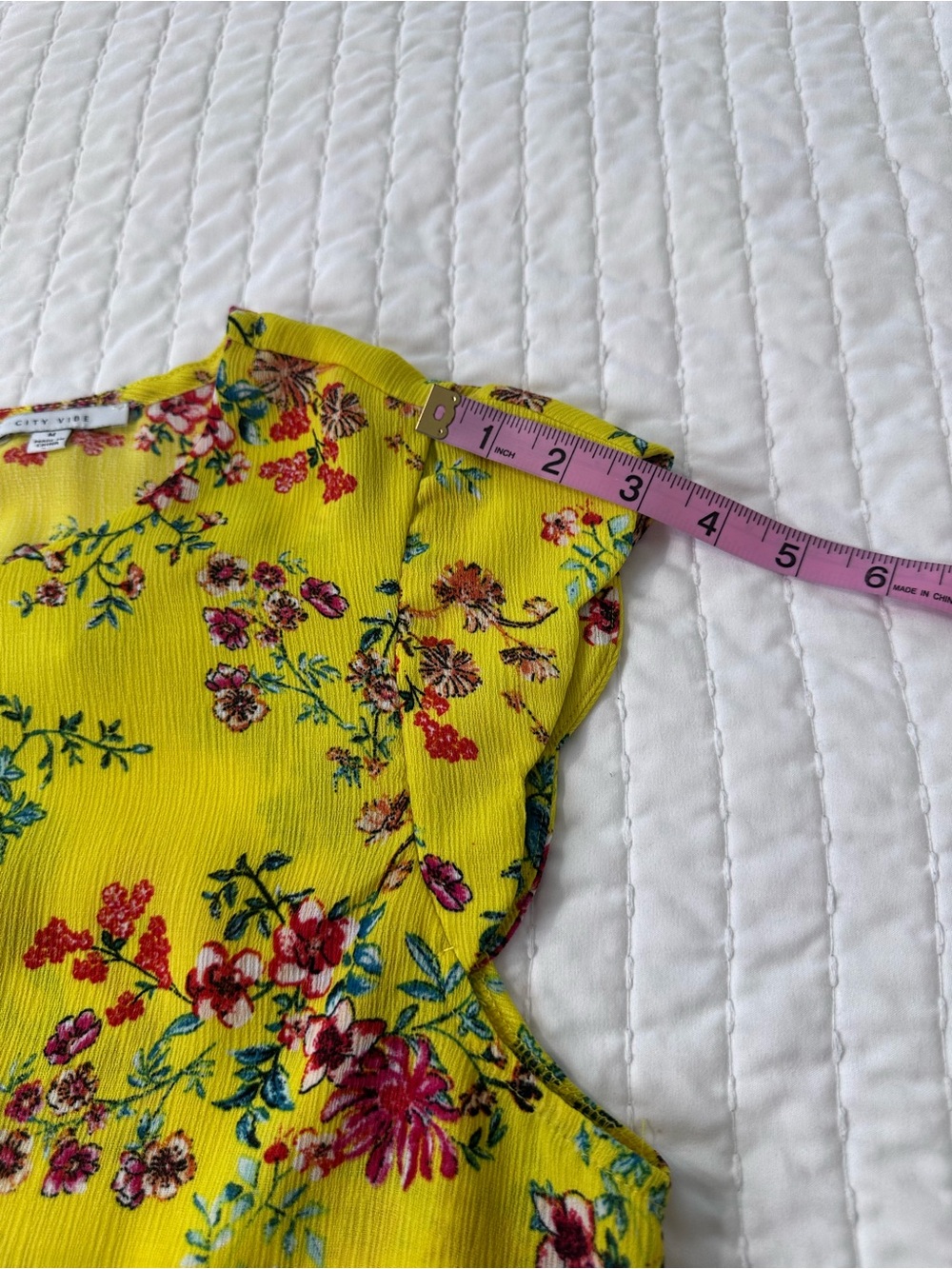 City Vibe Women’s M Yellow Floral Cap-Sleeve Blouse - Bright Yellow Floral Print - Picture 7 of 11